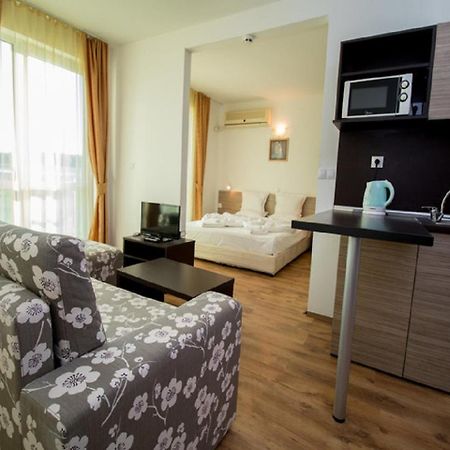 Clara Hotel Burgas Bagian luar foto