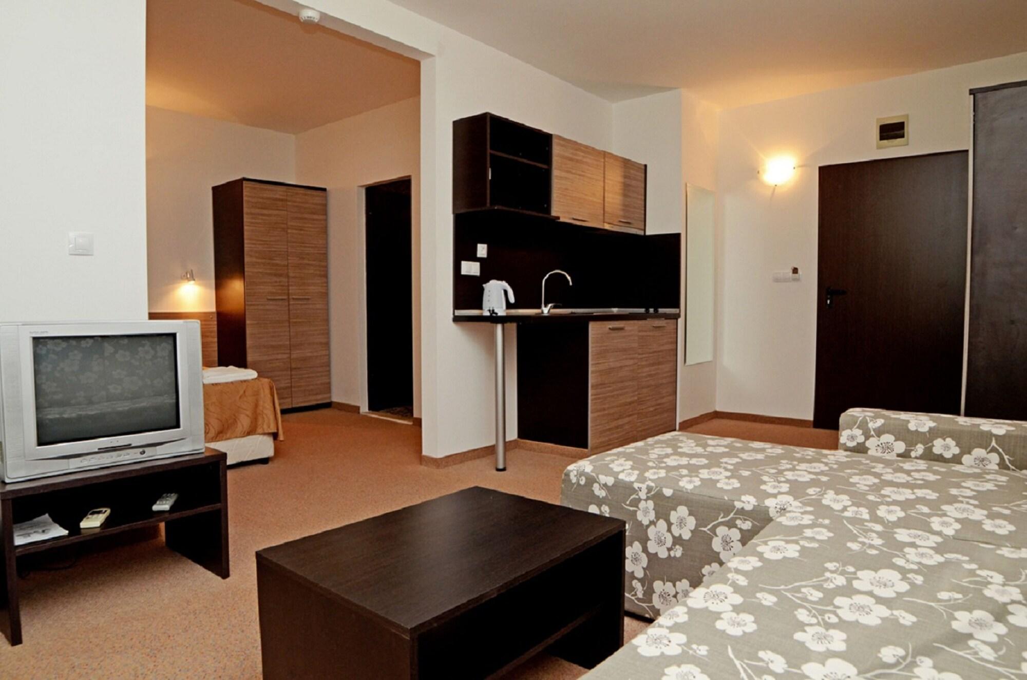 Clara Hotel Burgas Bagian luar foto