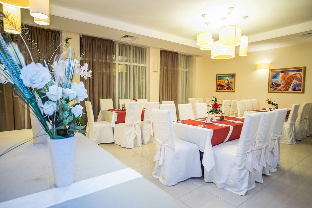 Clara Hotel Burgas Bagian luar foto