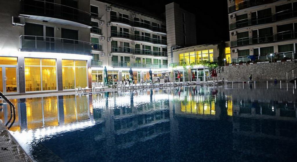 Clara Hotel Burgas Bagian luar foto