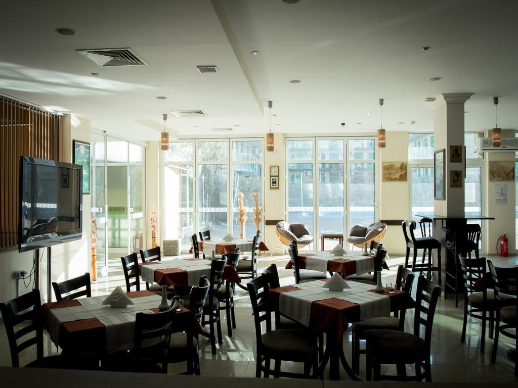 Clara Hotel Burgas Bagian luar foto