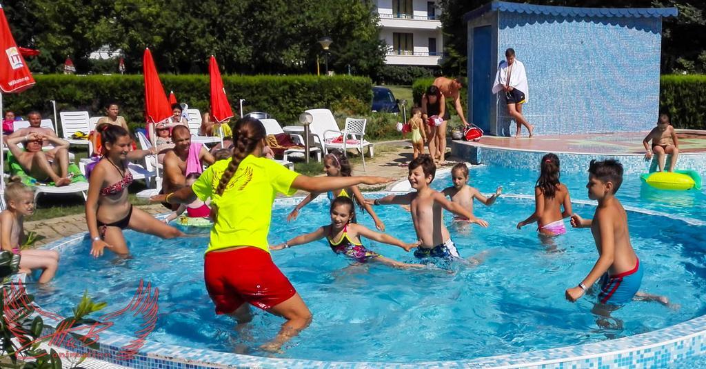 Clara Hotel Burgas Bagian luar foto