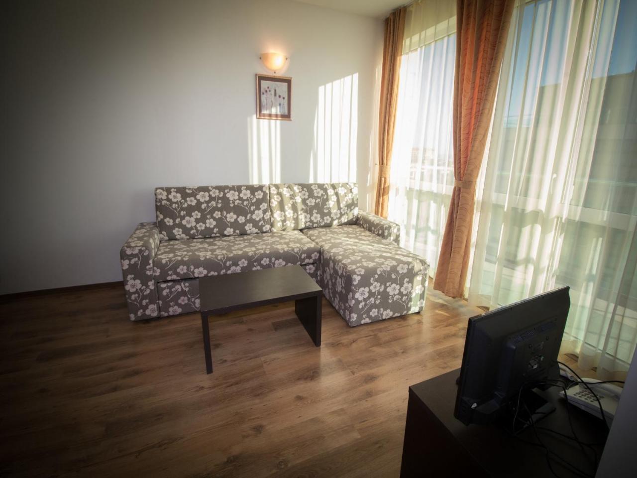 Clara Hotel Burgas Bagian luar foto