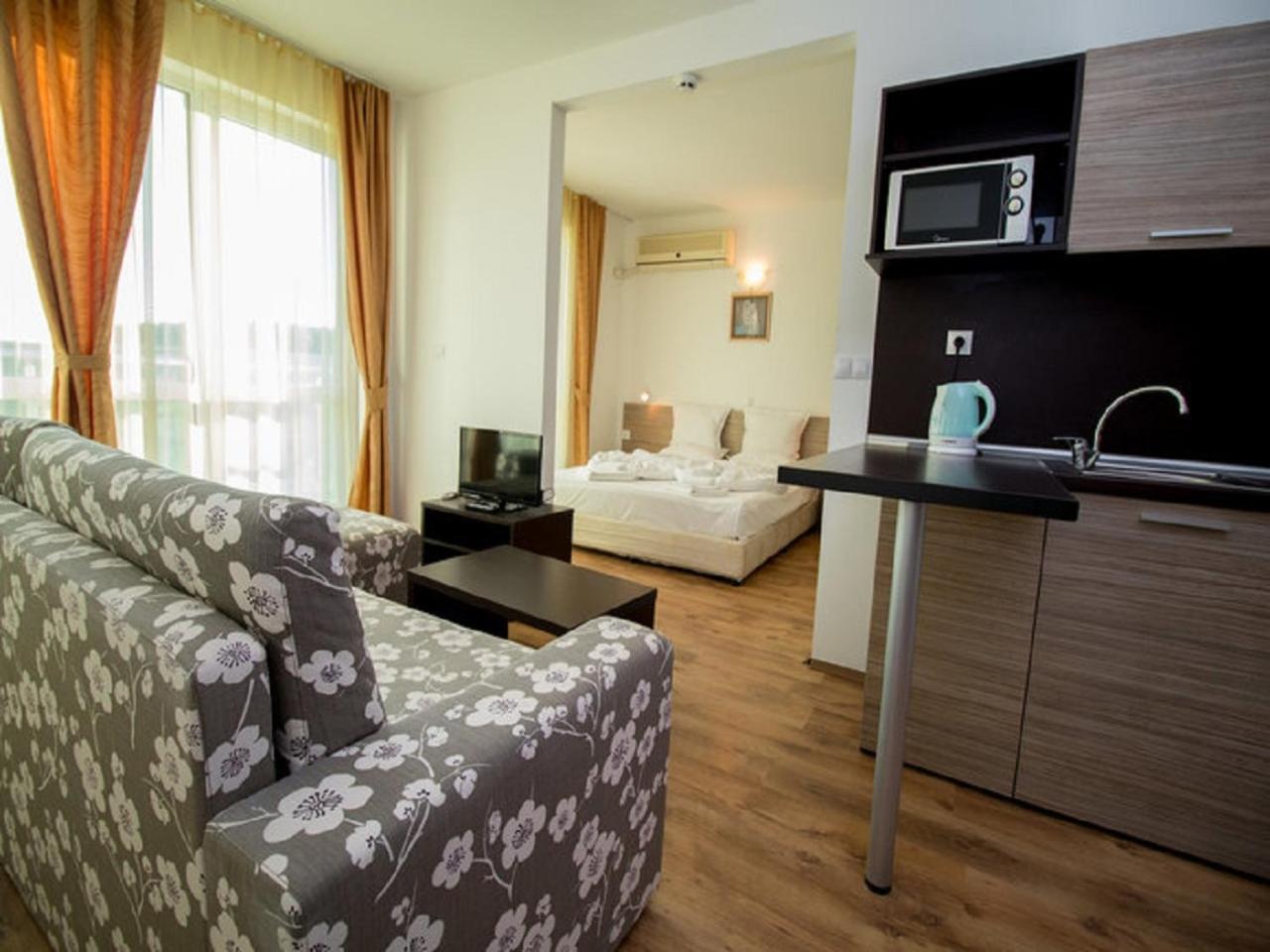 Clara Hotel Burgas Bagian luar foto