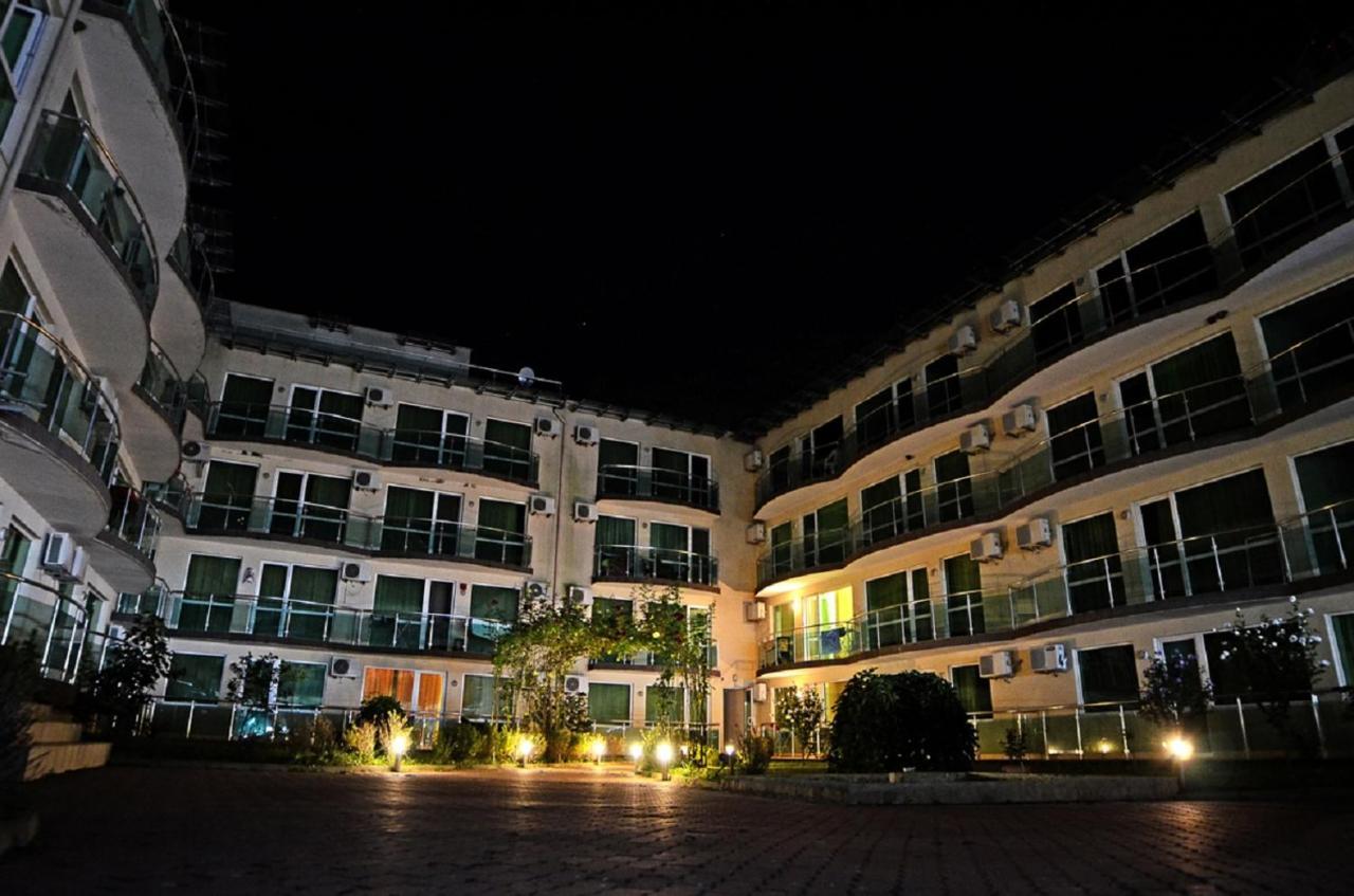 Clara Hotel Burgas Bagian luar foto