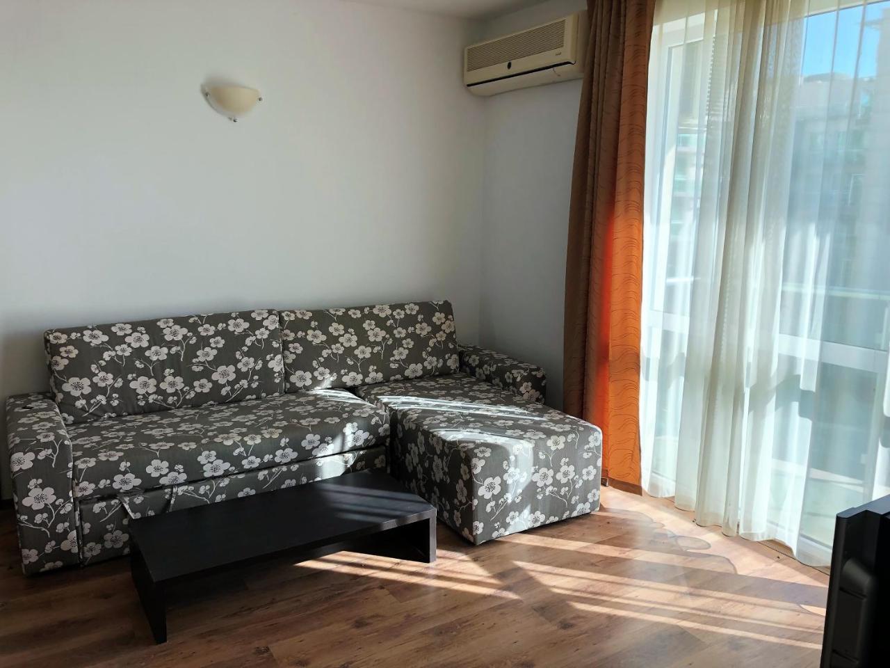 Clara Hotel Burgas Bagian luar foto