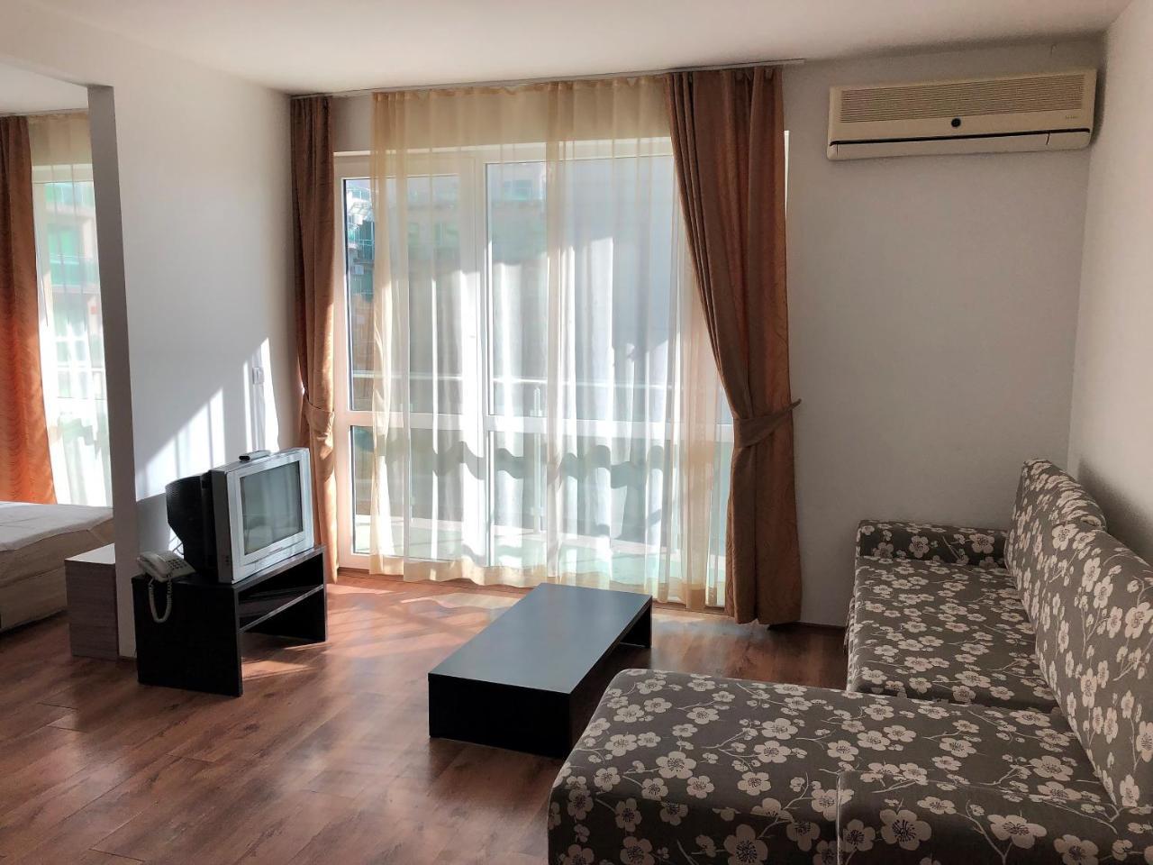 Clara Hotel Burgas Bagian luar foto