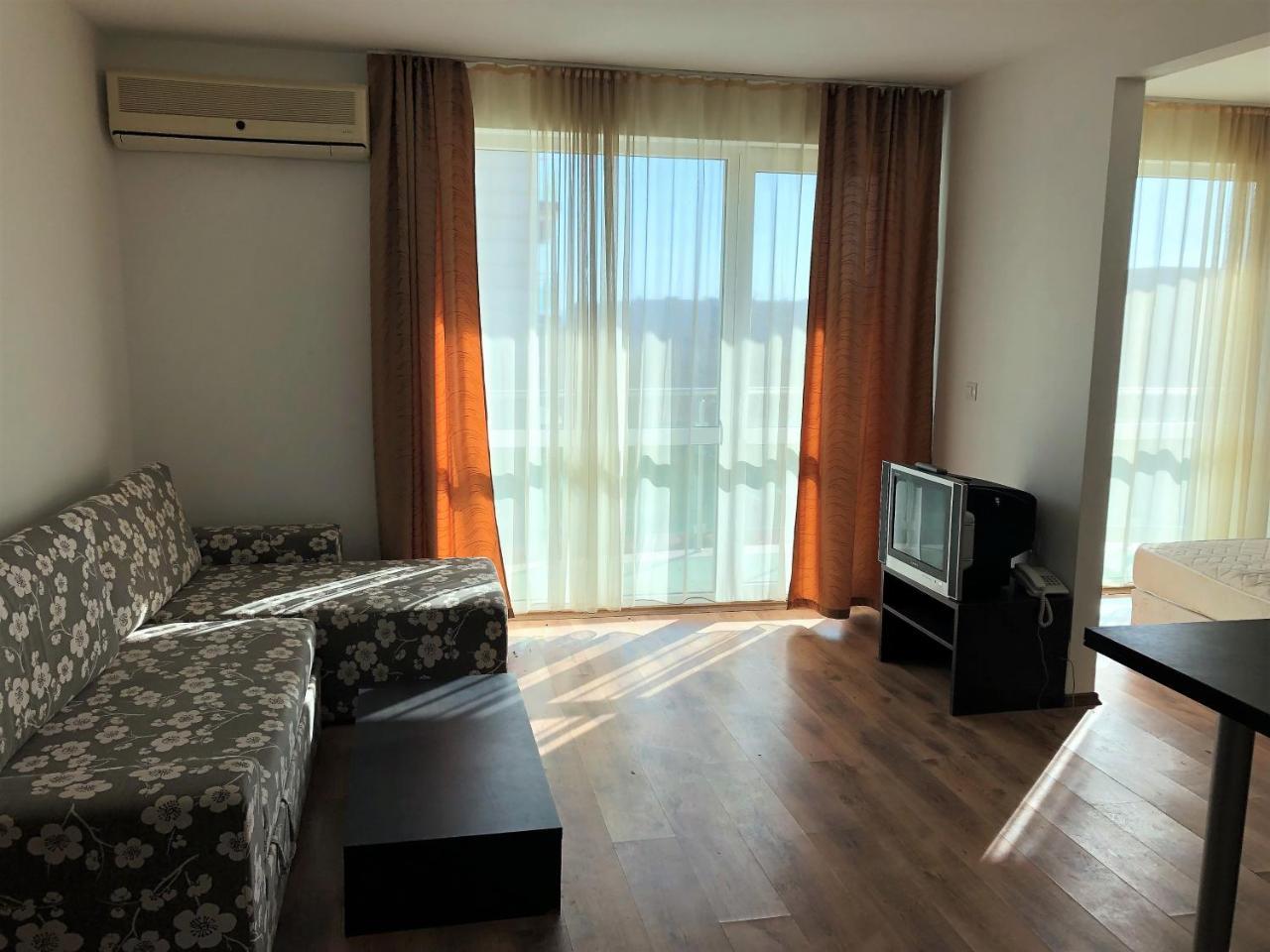Clara Hotel Burgas Bagian luar foto