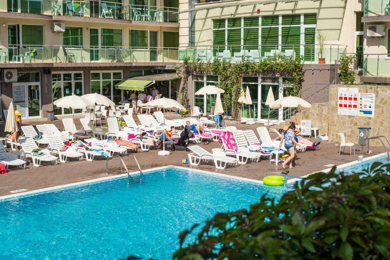 Clara Hotel Burgas Bagian luar foto