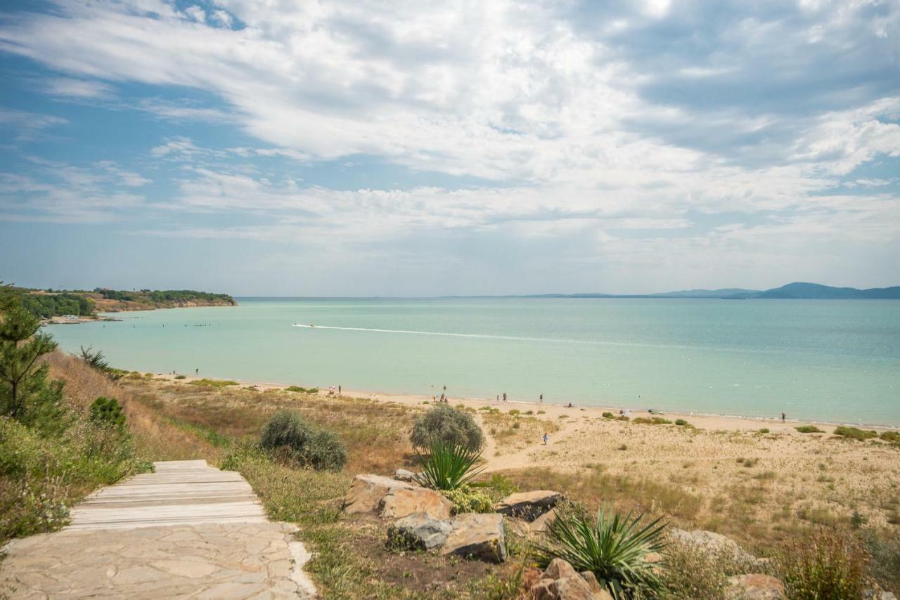 Clara Hotel Burgas Bagian luar foto