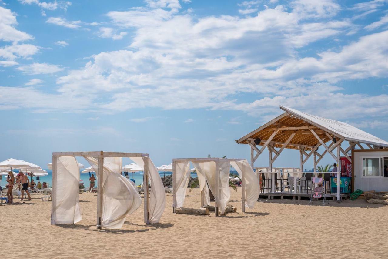 Clara Hotel Burgas Bagian luar foto