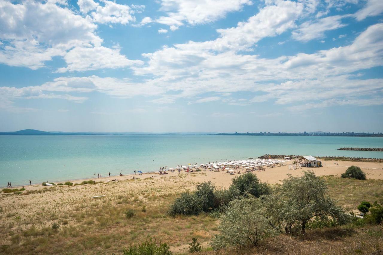 Clara Hotel Burgas Bagian luar foto