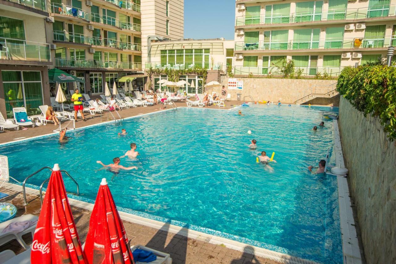 Clara Hotel Burgas Bagian luar foto