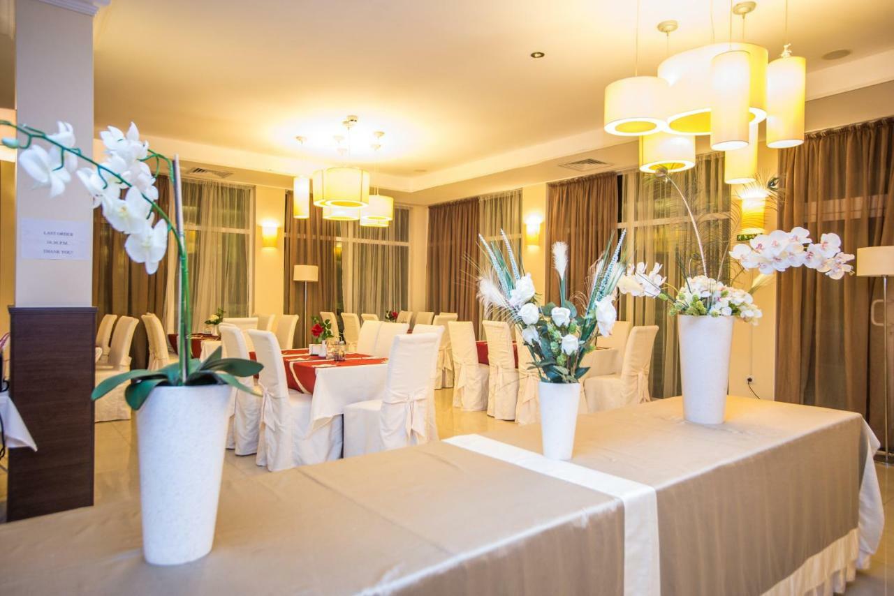 Clara Hotel Burgas Bagian luar foto